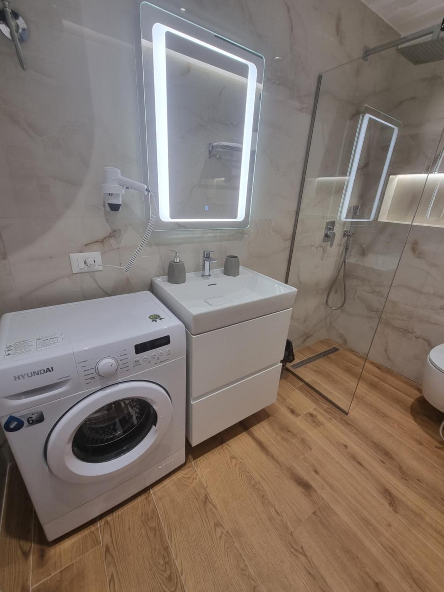 Remar Apartments Vlorë Buitenkant foto